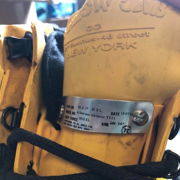 BNIB UK’s YELLOW CAB, solid tire rubber boots, steel toe - 38EUR - Picture 3 of 4